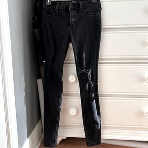 •UNIVERSAL THREAD JEANS